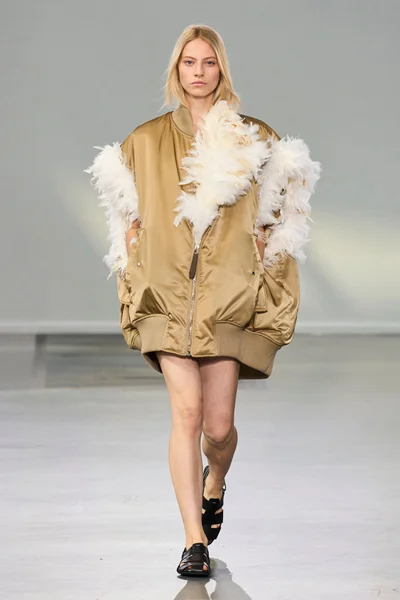 Look 14